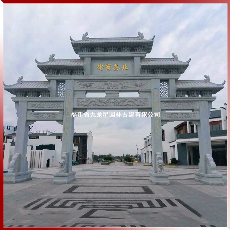 農村村口石雕牌坊圖片